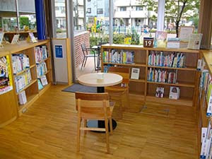 尾久図書館ティーンズコーナー